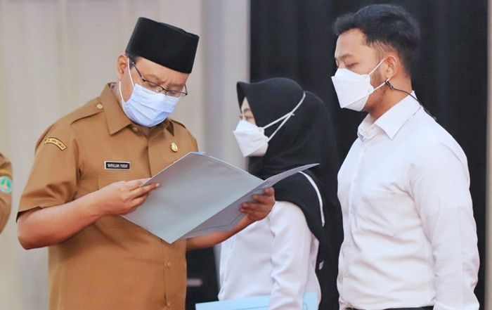 Serahkan Petikan SK Pengangkatan CPNS, Gus Ipul Minta ASN Kreatif dan Inovatif