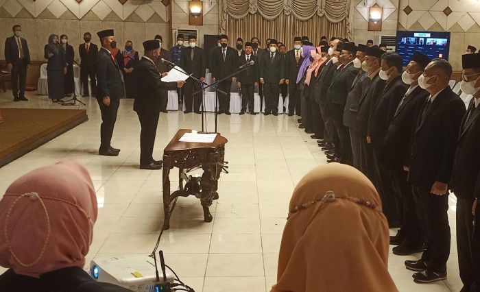 Bupati Gresik Lantik Hari Syawaludin Jadi Kadispendukcapil