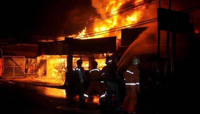 Masjid Ahmadiyah di London Dibakar