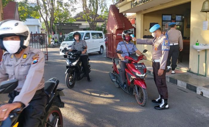 Antisipasi Covid-19, Siapa pun yang Hendak Masuk ke Mapolres Jalani Pemeriksaan Suhu Tubuh