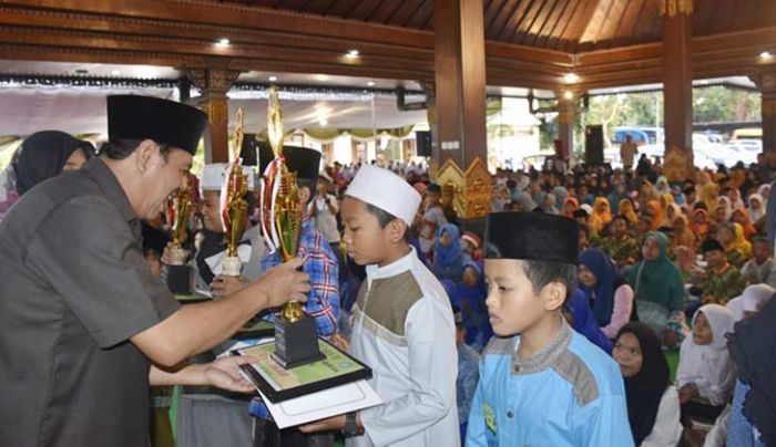 Buka Puasa Bersama 1.600 Anak Yatim, Wabup Pungkasiadi Pesan Ini