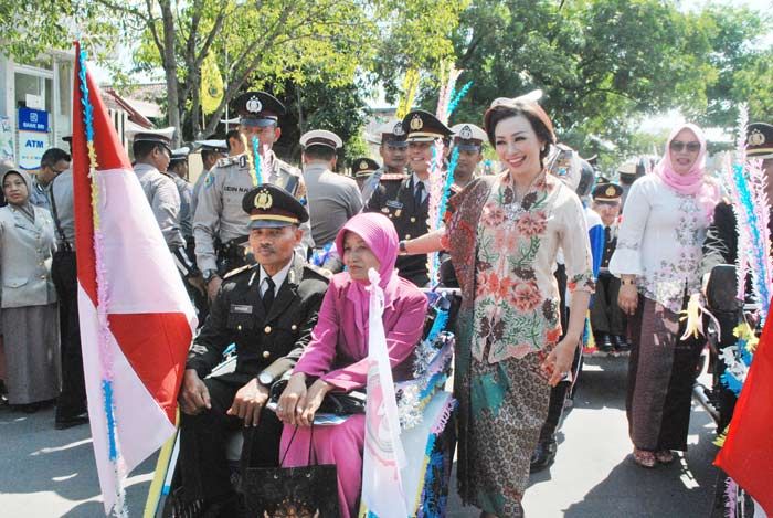 Kapolres Ngawi Lepas 32 Anggota Purna Tugas Pakai Becak