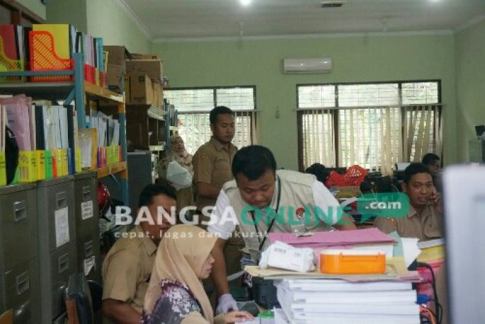 KPK juga Geledah Kantor PU Pengairan Jombang