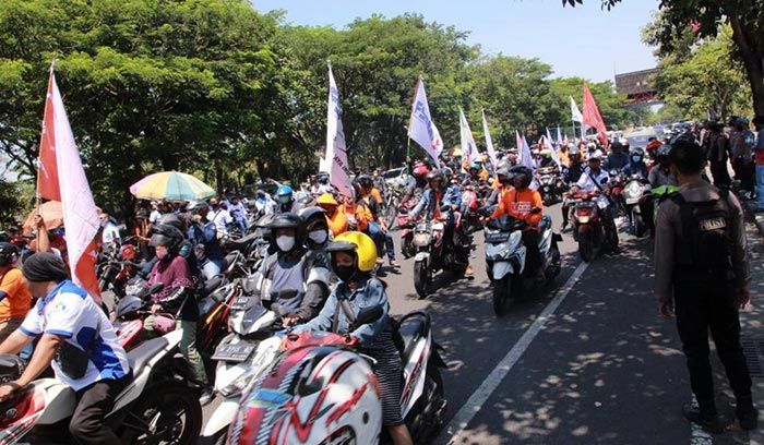 Ribuan Massa di Surabaya Demo Tolak Kenaikan Harga BBM