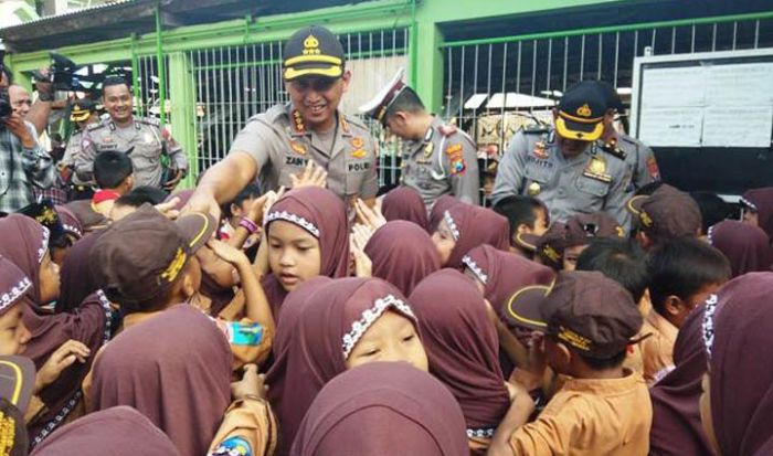 Pastikan Keamanan Siswa, Kapolresta Sidoarjo Sidak MI Darul Ulum Tambakrejo Waru