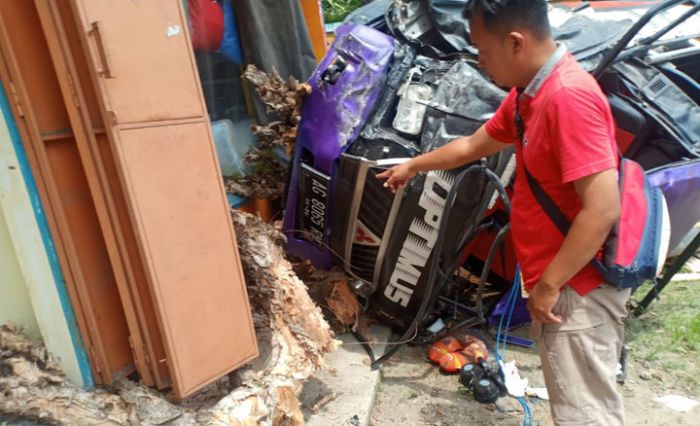 Tabrakan Minibus VS Pikap di Jalan Raya Pikatan Blitar, Seorang Pelajar Tewas