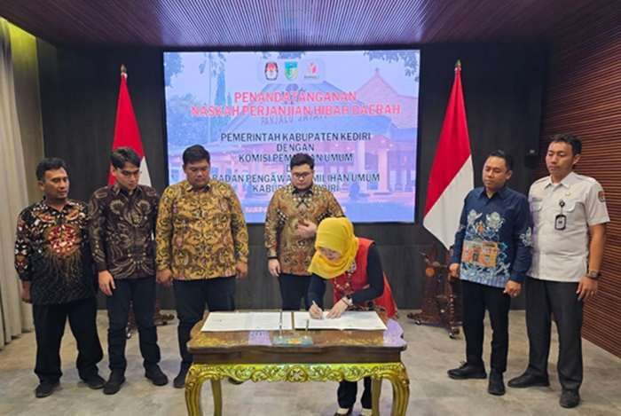 Pemkab Kediri, KPU, dan Bawaslu Tandatangani NPHD Pilkada Tahun 2024