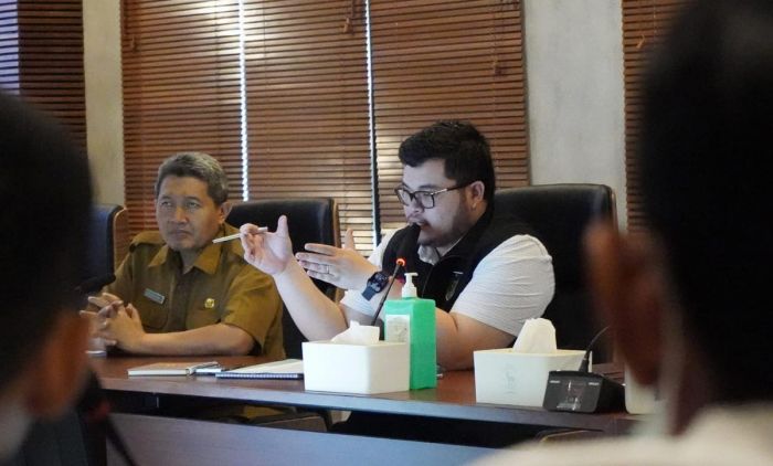 Jamin Tak Ada Potongan untuk Komisi, Bupati Kediri Minta Kontraktor Jaga Kualitas Proyek Stadion