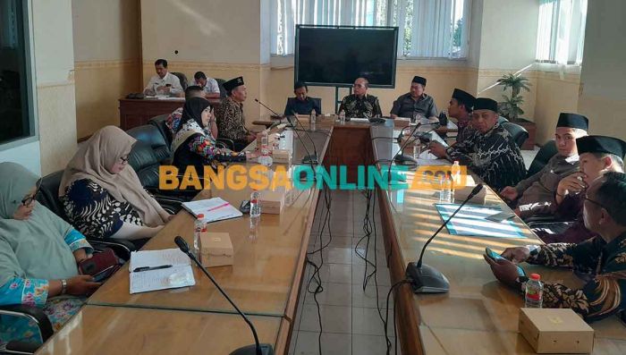 Bahas Gaji Terhutang Rp7,6 Miliar, DPRD Situbondo Fasilitasi Pertemuan Kemenag dengan Guru Non-ASN