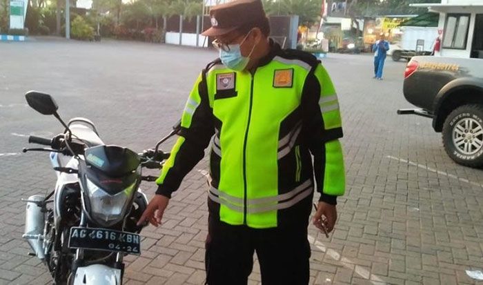 Pria di Blitar Nekat Tabrakkan Diri ke Kereta Api