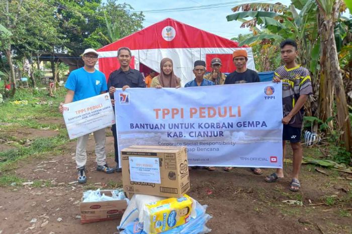 Peduli Gempa Cianjur, TPPI Tuban Salurkan Ratusan Paket Sembako