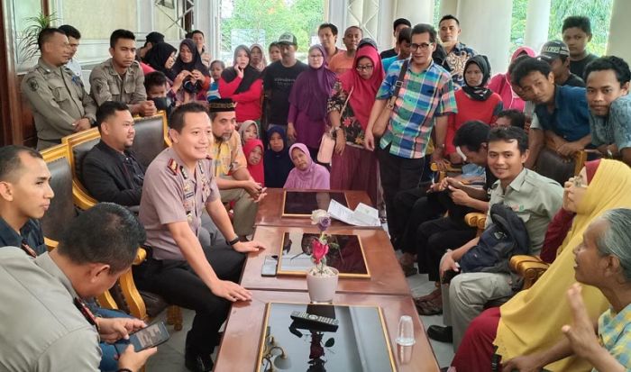 Datangi DPRD Gresik, Tiga Desa Desak Dewan Perjuangkan Relokasi Bongkar Muat Batu Bara di GJT