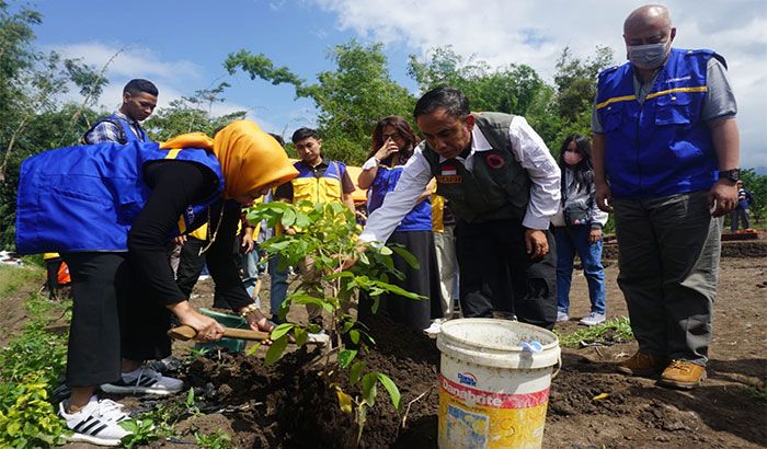 Dukung Junrejo Jadi Wisata Kelengkeng, Rektor Unitomo Surabaya Sumbang 100 Bibit