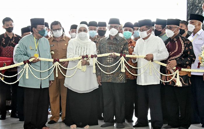 Bersama Jusuf Kalla dan Haedar Nashir, Gubernur Khofifah Resmikan Masjid Al Fattah di Tulungagung