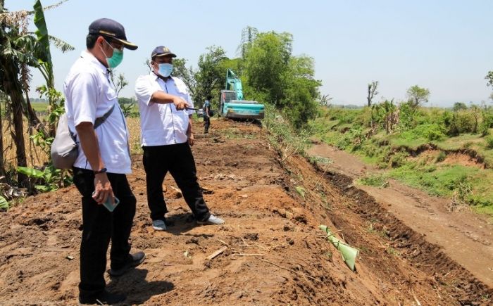 Atasi Permasalahan Air, Pemkab Kediri Lakukan Normalisasi Sungai