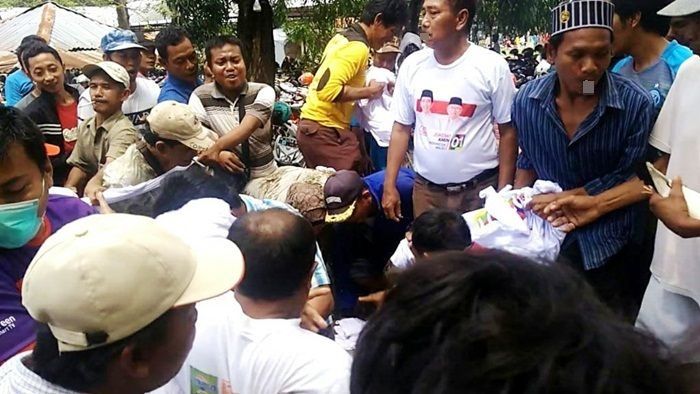 ​Demi Berebut Kaos Jokowi-Ma