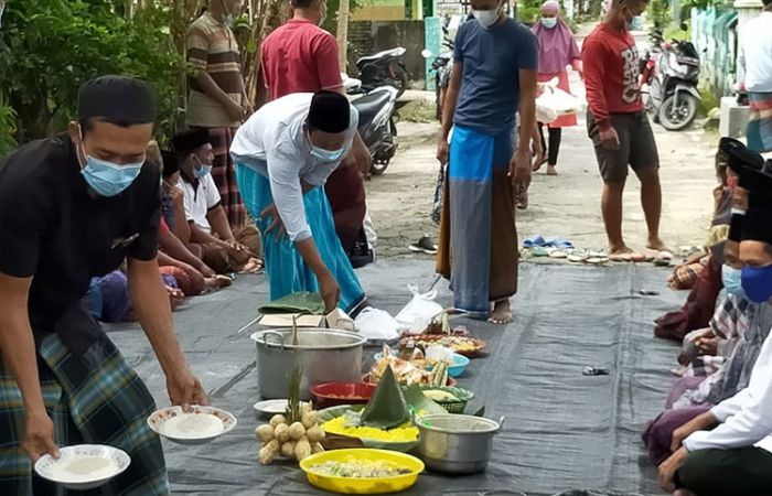 Bancakan Bubur Merah, ​Warga Plumpang Tuban Gelar Ritual Tolak Bala Corona