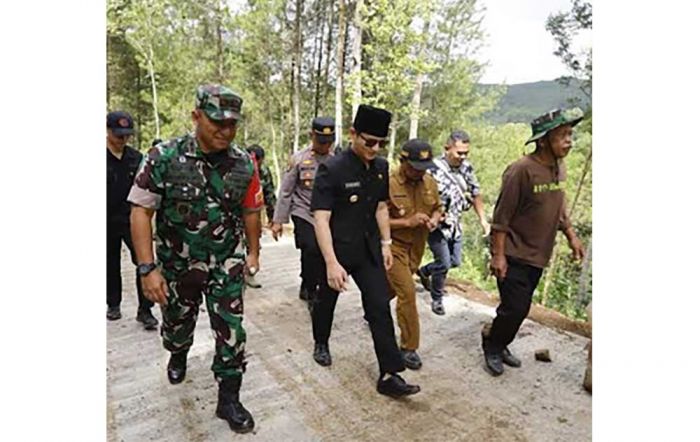 Tinjau Proyek TMMD, Bupati Arifin: Sangat Membantu Kabupaten Trenggalek