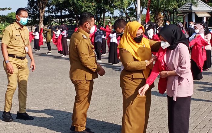 Percepat Vaksinasi Covid-19, Bupati Gus Yani Kukuhkan 136 Relawan Nakes Gresik Tangguh