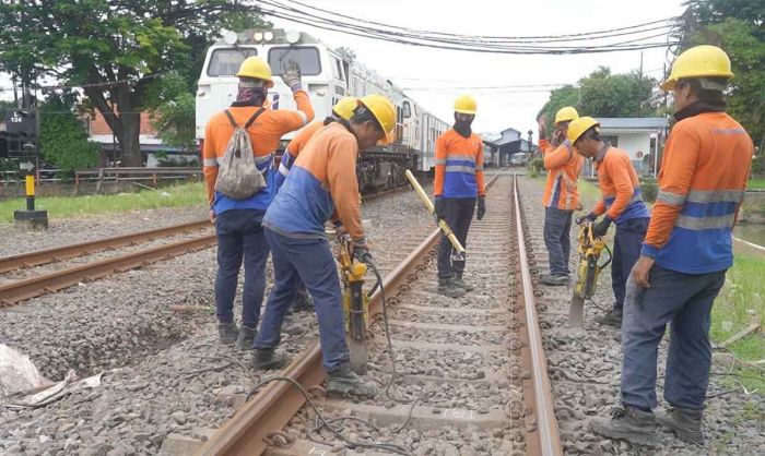 Jelang Angkutan Lebaran 2024, KAI Daop 8 Intensifkan Perawatan Jalur Kereta Api