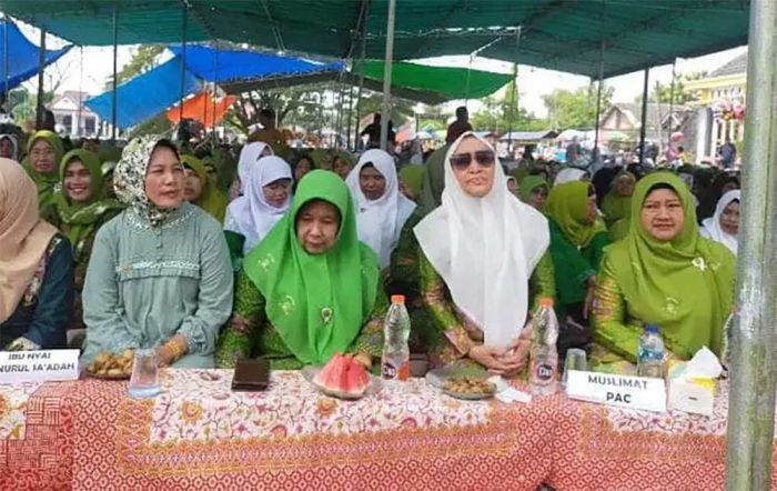 Dua Srikadi Bacabup Bojonegoro Hadir Bersamaan di Acara Muslimat, Netizen: Adem