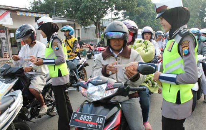 Satlantas Polres Bondowoso Sosialisasikan Kenaikan Tarif Pajak Kendaraan