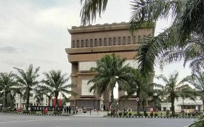 Asyiknya Ngabuburit di Monumen SLG