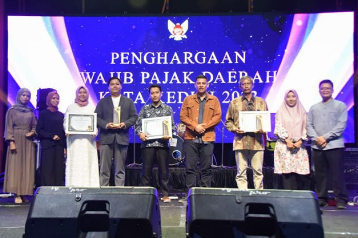 Wali Kota Kediri Beri Penghargaan Wajib Pajak Daerah 2023