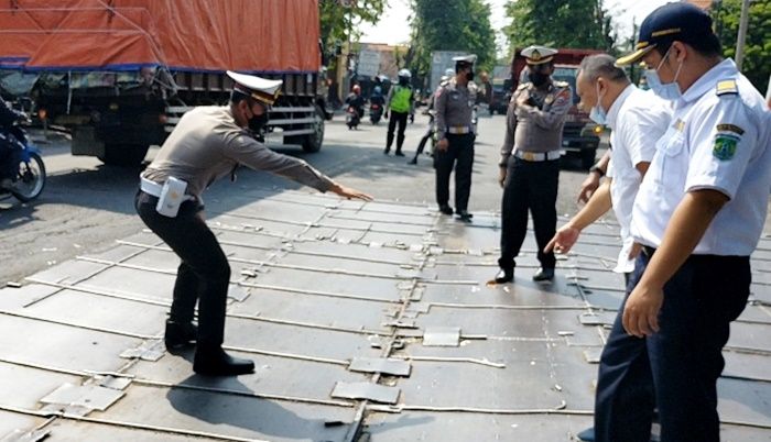 Jembatan Dermo dalam Perbaikan, Satlantas Polres Pasuruan Alihkan Arus Lalu Lintas 14 Hari ke Depan