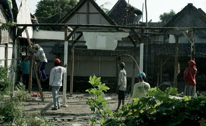 Peduli Umat, Warga Thoriqoh Shidiqiyah Bangun Rumah Layak Huni