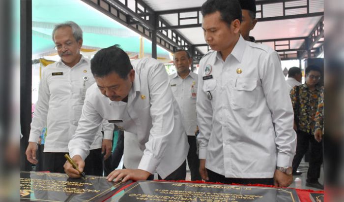 Wabup Mojokerto Serahkan BK Desa Senilai Rp 2,5 Miliar