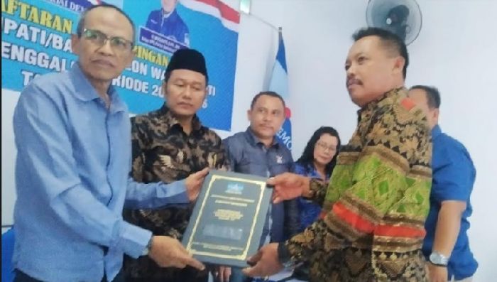 Calon Kuat Pendamping Bupati Arifin di Pilkada Trenggalek Daftar ke Partai Demokrat