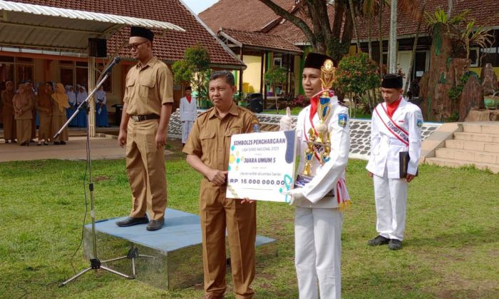 Membanggakan, Siswa SMAN Pronojiwo Juara Umum ke-5 Lomba Sains Nasional