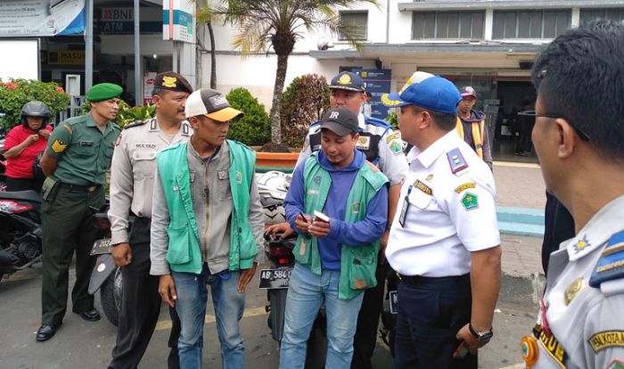 Mulai Tahun Depan, Dishub Kota Malang Gembok dan Tilang Kendaraan yang Parkir Sembarangan