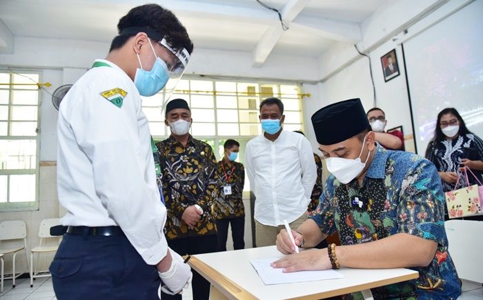 Persiapkan Sekolah Tatap Muka, Cak Eri Koordinasi Terus dengan Pemprov Jatim