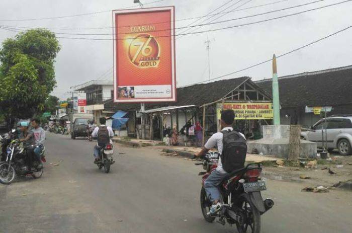 Izin Habis, Reklame di Pasar Senori Belum Dibongkar