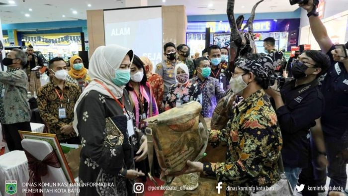 ​Peringati HPSN 2021, Pemkot Batu Pamerkan Produk Daur Ulang Sampah