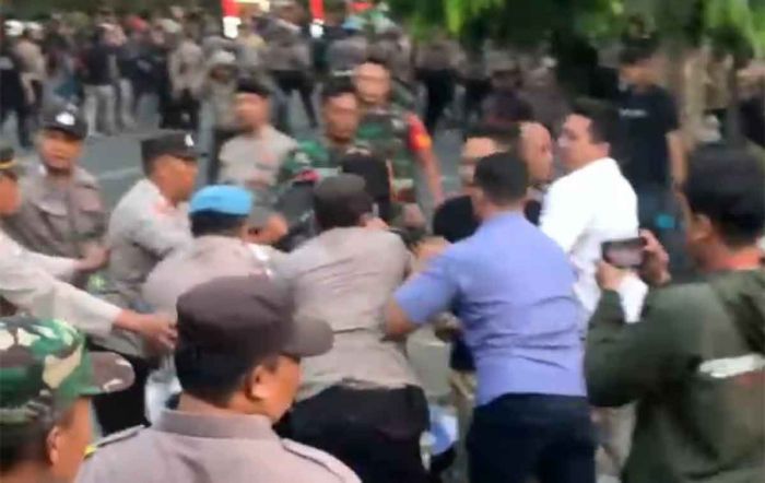 Aksi Tolak RUU Pilkada di Kota Kediri Berakhir Ricuh 