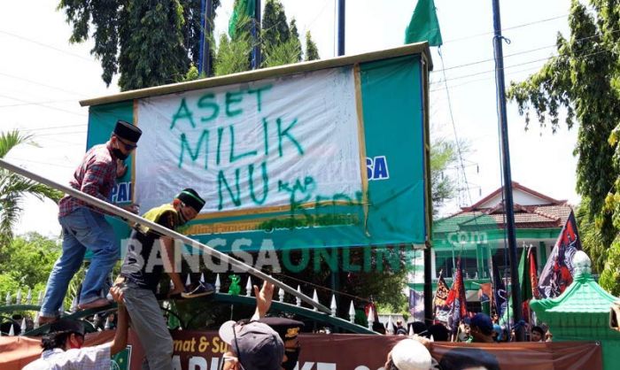 Kader Muda NU Segel Kantor DPC PKB Kabupaten Kediri, Imbas Pilbup 2020?