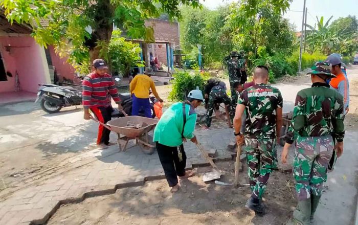 Cegah Banjir, TMMD Sidoarjo Tinggikan Jalan Lingkungan