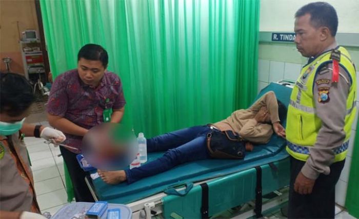 Perempuan ini Ditabrak Fortuner hingga Patah Kaki saat Nyeberang di Raya Porong