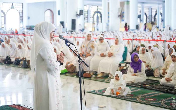 Bersama Syekh Afeefuddin Al-Jailani di Masjid Al Akbar, Khofifah Ajak Masyarakat Bangun Akhlak Mulia