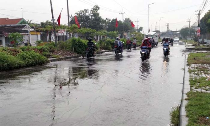 Sungai Mangetan Kanal Meluap Lagi Genangi Jalan Raya Sukodono