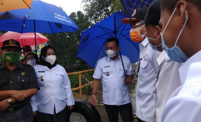 Tinjau Jembatan Roboh dan Jalan Berlubang, Bupati Sugiri Sancoko: Saatnya Buktikan Kerja Nyata