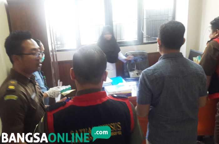 Kantor Dinas Kesehatan Gresik Digeledah Kejari