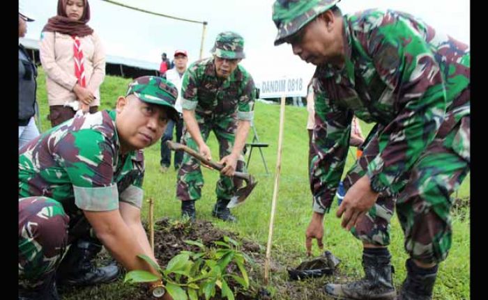 Kurangi Dampak Global Warming, Korem 083 Bersama Kodim Malang Canangkan Reboisasi