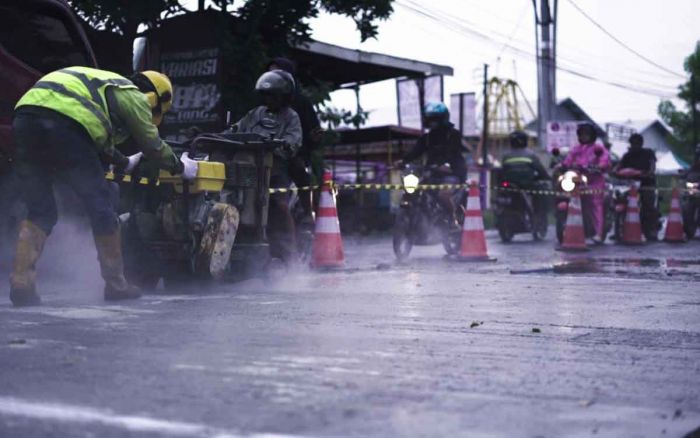 SIG Sukses Uji Coba Aplikasi Beton Cepat Kering di Jalan Raya Karangawen Semarang-Godong