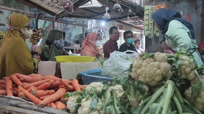 Pastikan Stok Bahan Pokok Aman Jelang Lebaran, Pemkot Probolinggo Sidak Pasar Tradisional