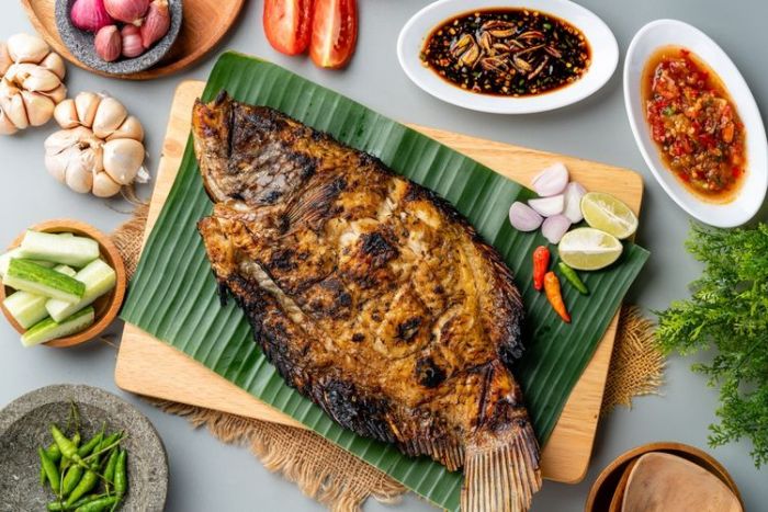 Resep Ikan Bawal Bakar Bumbu Rujak, Menu Bakaran Penyambut Tahun Baru