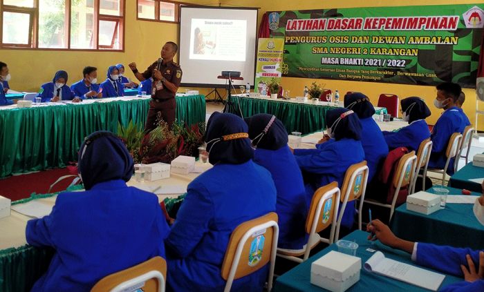 LDK OSIS SMAN 2 Karangan, Basuki: Anak SMA Rawan Bersinggungan dengan Hukum